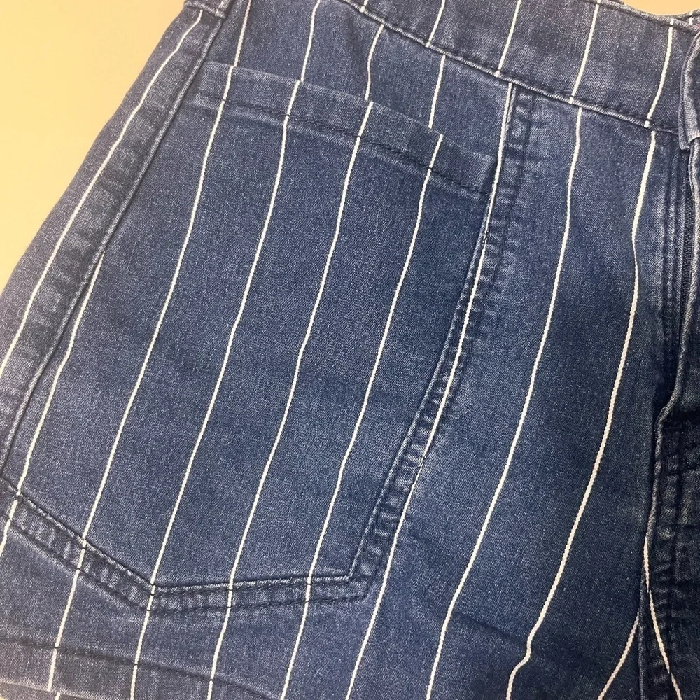 Vintage UNIONBAY HIGH‎ RISE Blue Pinstripe Shorts Size 9 Retro Y2K Preppy 90’s